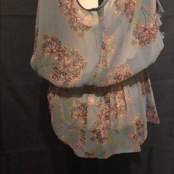 Beautiful sheer top - Picture 5 of 7